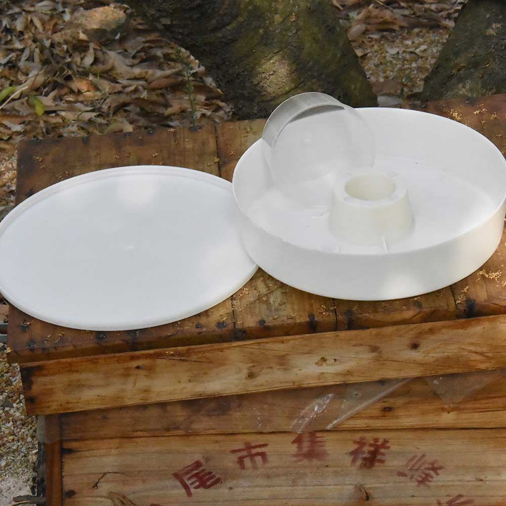 Round Easy to Install Beekeeping Hive Top Plastic Bee Feeders for Sale